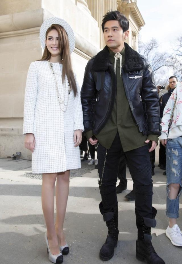 周杰伦《七里香》mv爆照,穿军衣超显时尚,给这"初恋颜"跪了