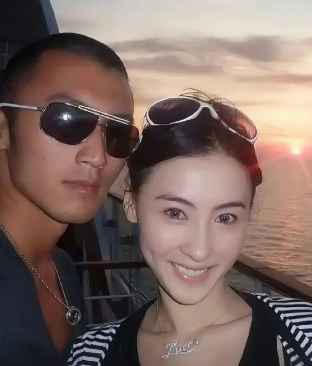 原来谢霆锋感到羞耻的不是张柏芝的"照片门",而是母亲深夜敲开了赌王
