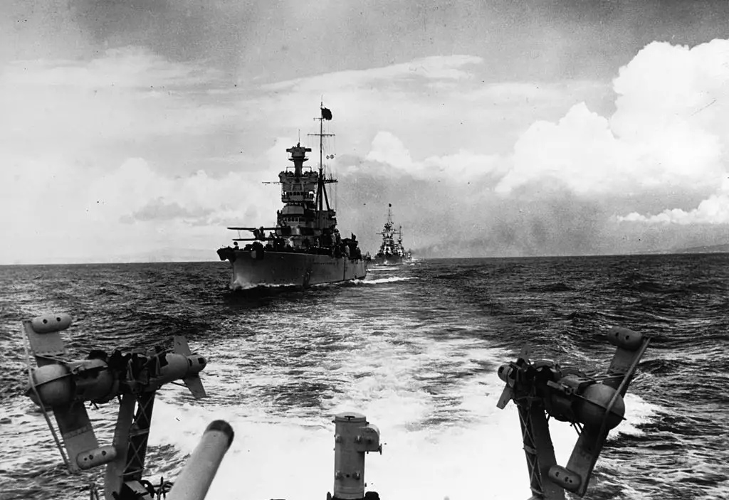 舰船欣赏:意大利海军 塔兰托级重巡洋舰