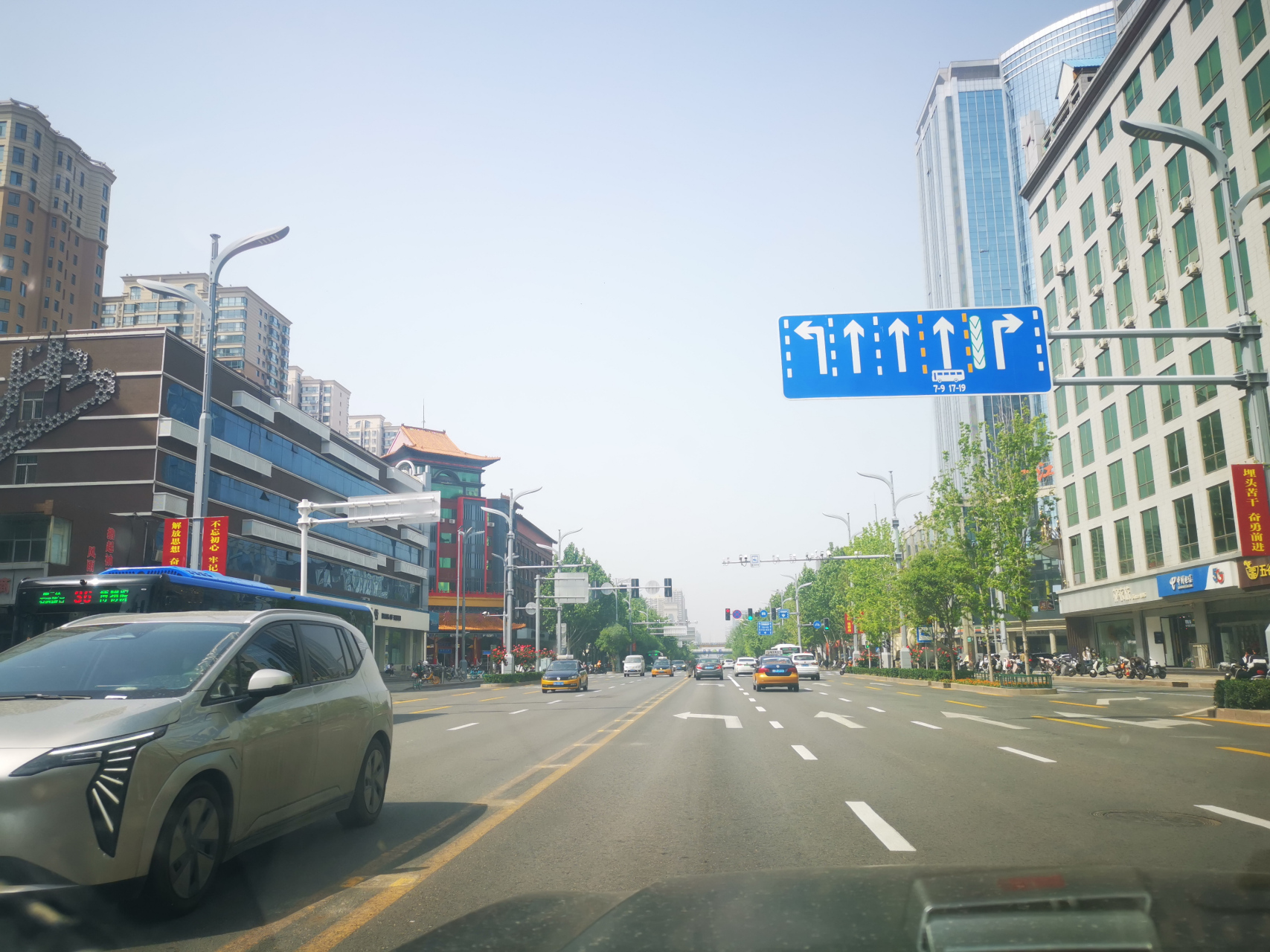 石家庄# 中华大街隔离护栏拆了.