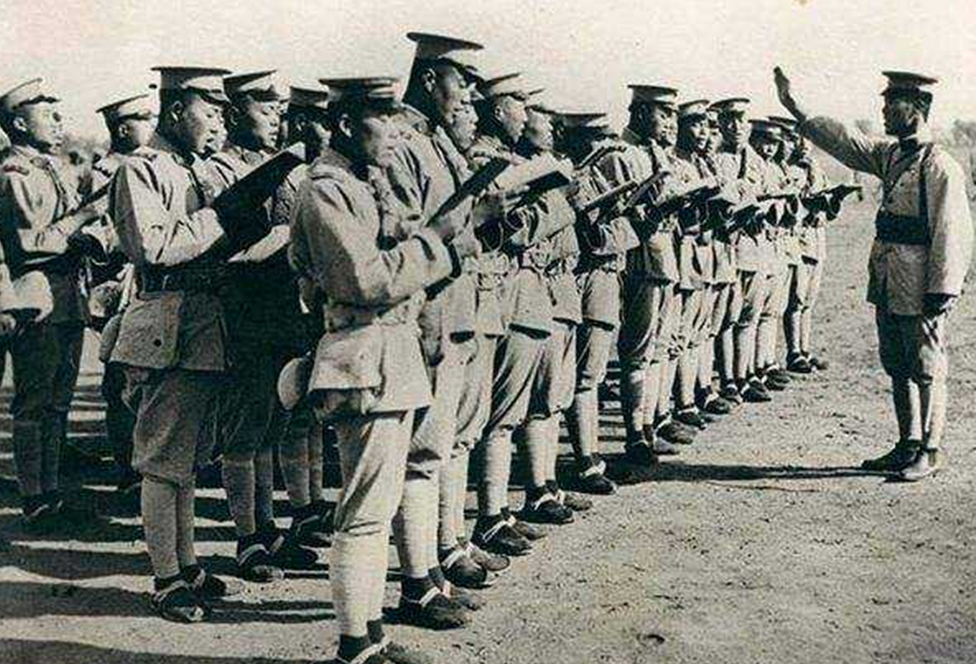 民国时期,北洋政府是如何完善军队抚恤的法规和政策的?