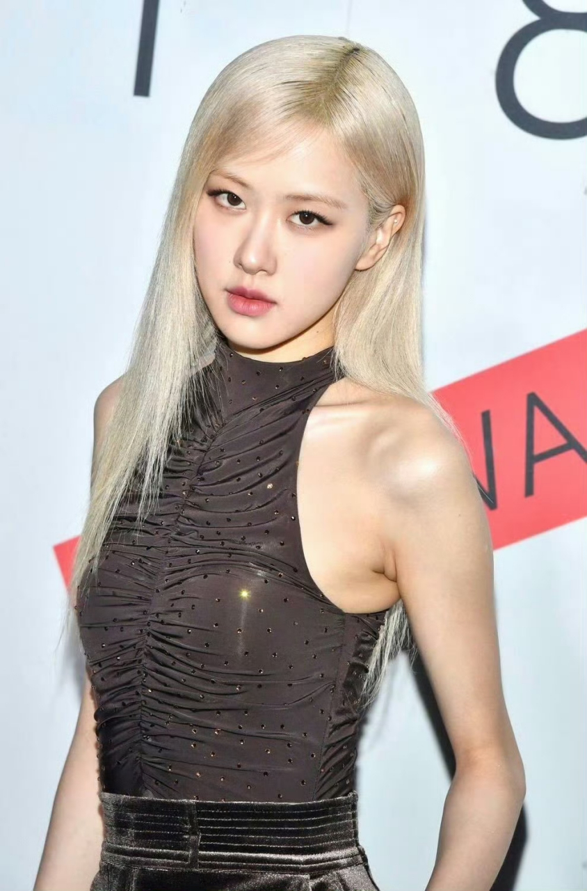 朴彩英在纽约给日默瓦周年剪彩活动,真的太绝了!