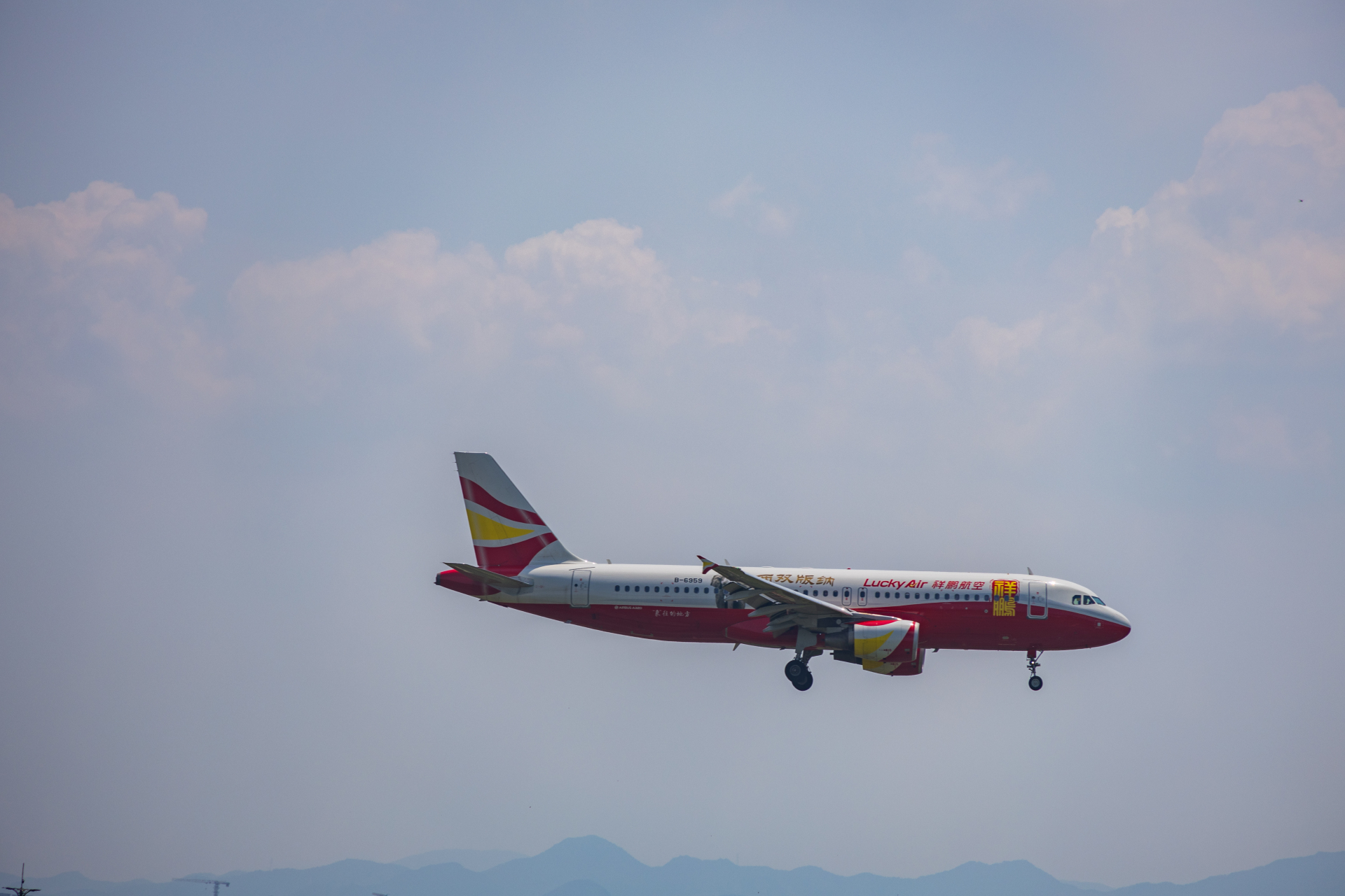 祥鹏航空西双版纳彩绘客机,空客a320