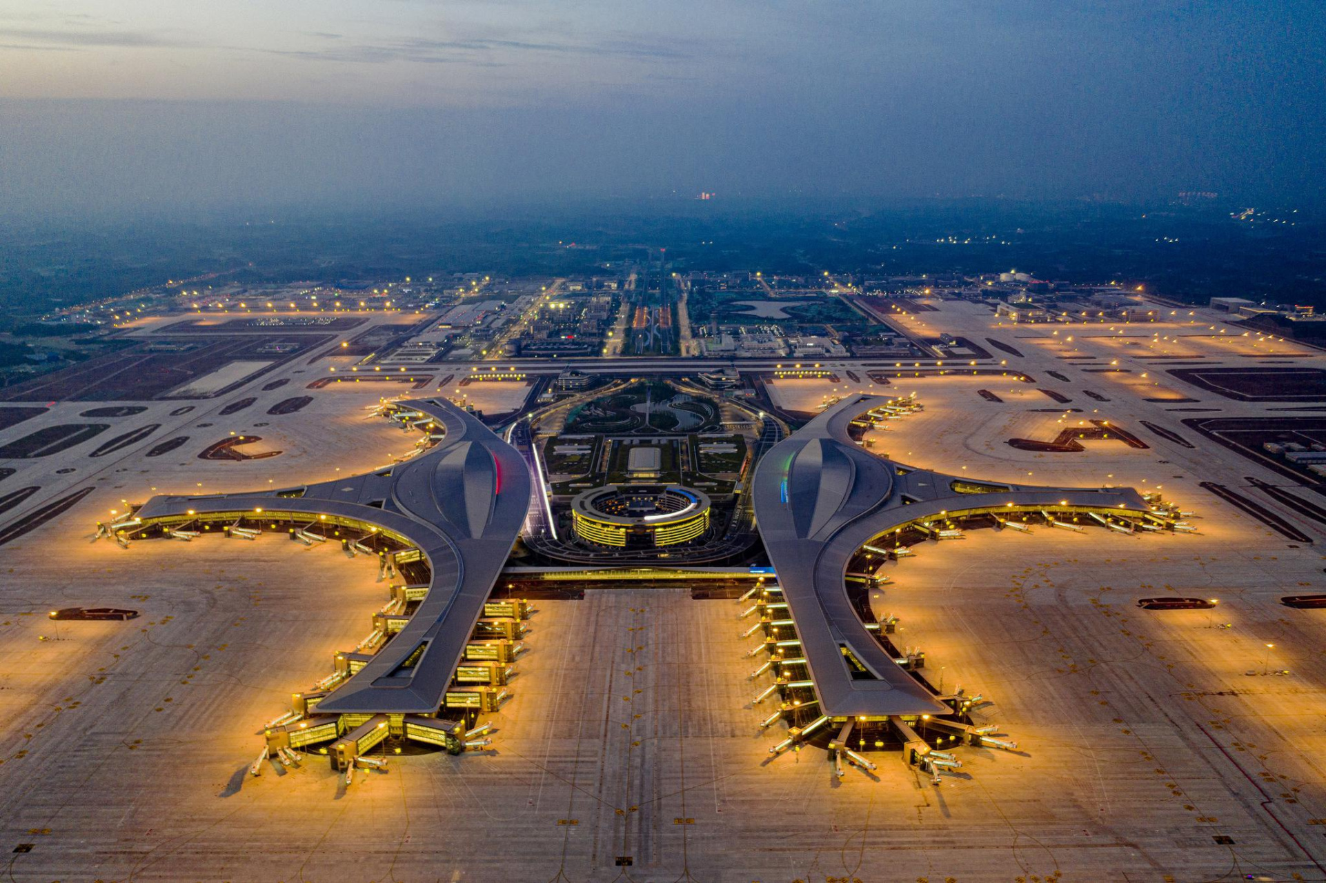 【天府机场年旅客破4000万】       2023年11月23日,成都天府国际机场