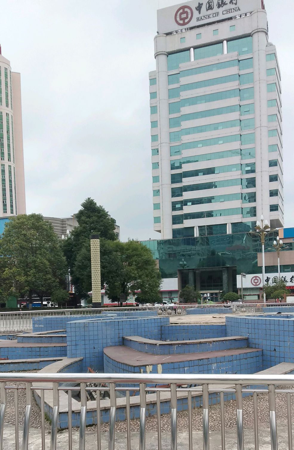 汉中中心广场周末一瞥