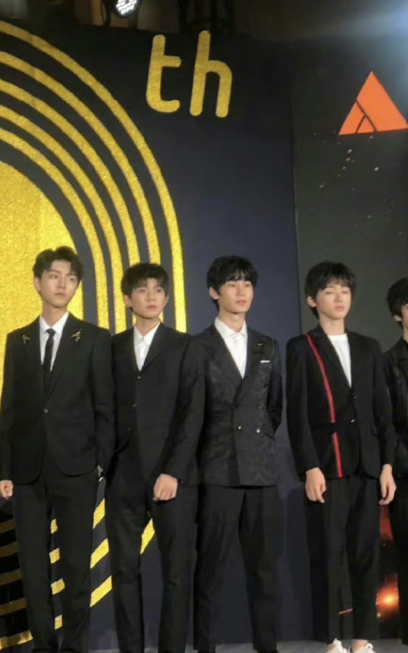 王俊凯,王源,张真源,宋亚轩 很难得的一张照片了