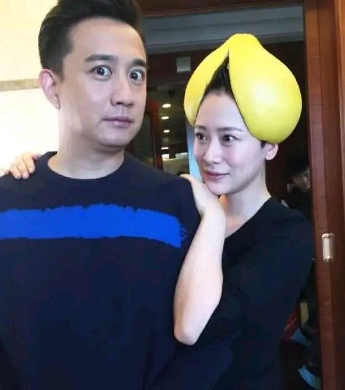 海清上大学的时候一次抽3根烟,被老师黄磊抓个正着,黄磊怒道:女学生不