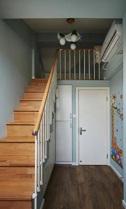 楼梯间的门只有两米高可以吗