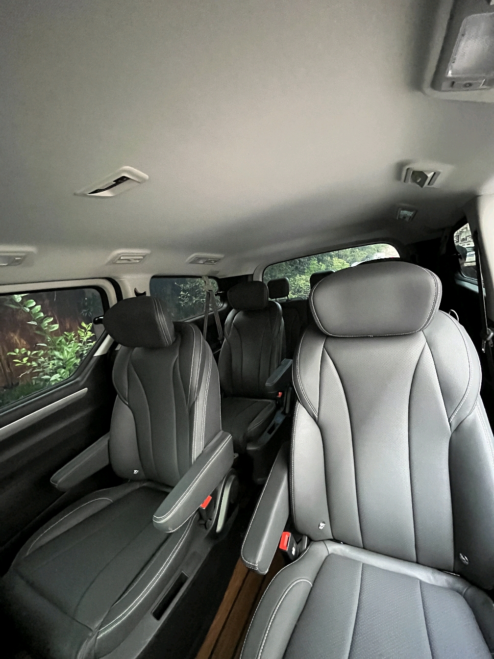 上海租大通g20商务车租赁相亲相爱一家人商务用车9座自动挡