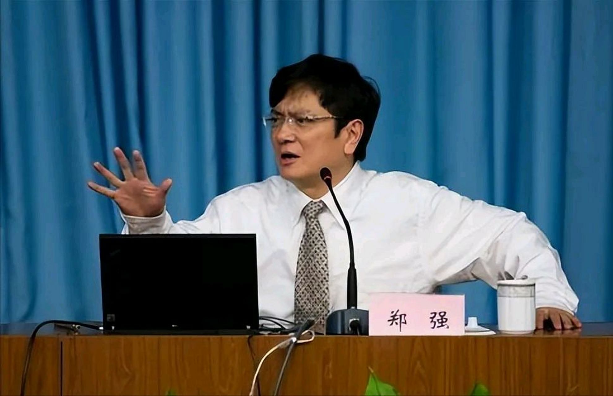 "网红校长郑强刚到贵州大学时,在学校转了一圈之后,直接下了一个这样