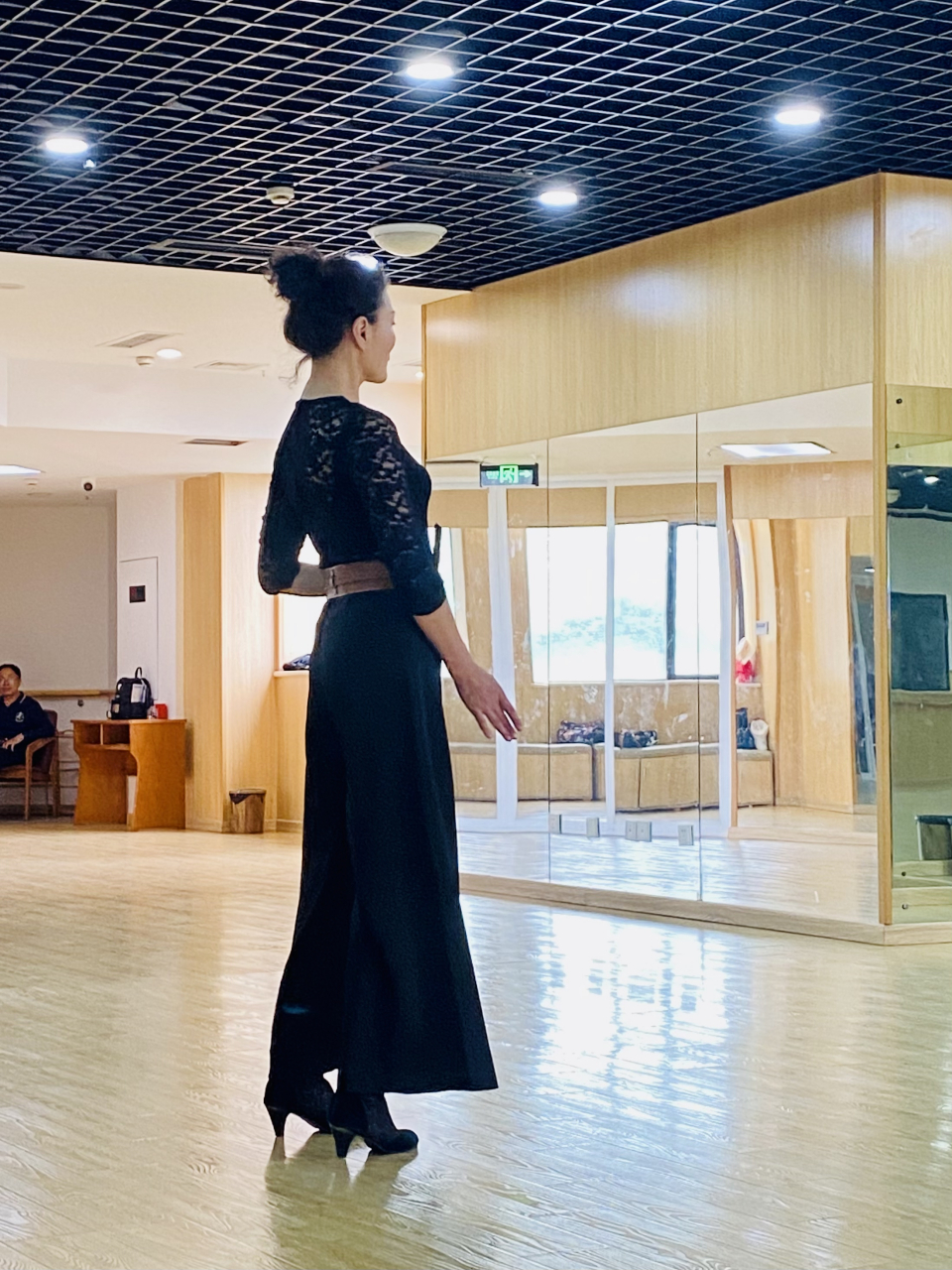 模特# 老师的模特步走的好,学了一学期,还走不好