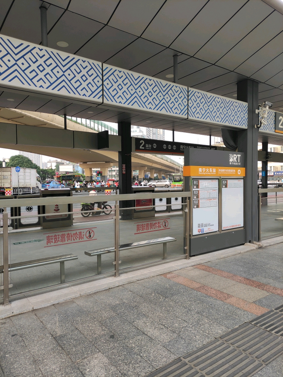 这就是传说中南宁的brt?听说有人对它"恨之入骨"?