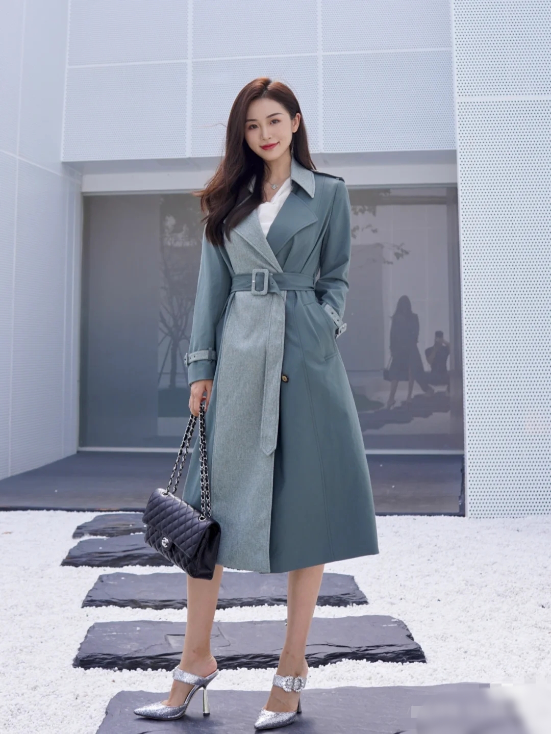 大长腿风衣美女