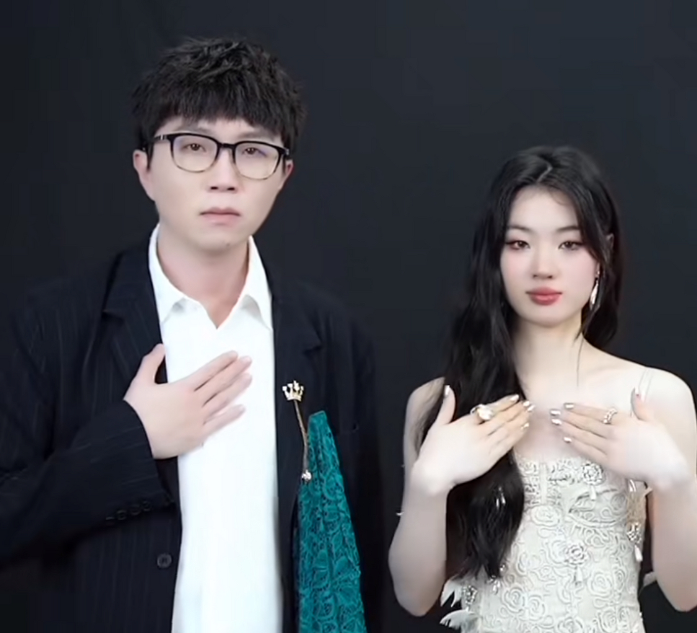 单依纯和毛不易这个组合,本来名叫"依毛不拔",如今金志文给起了一个