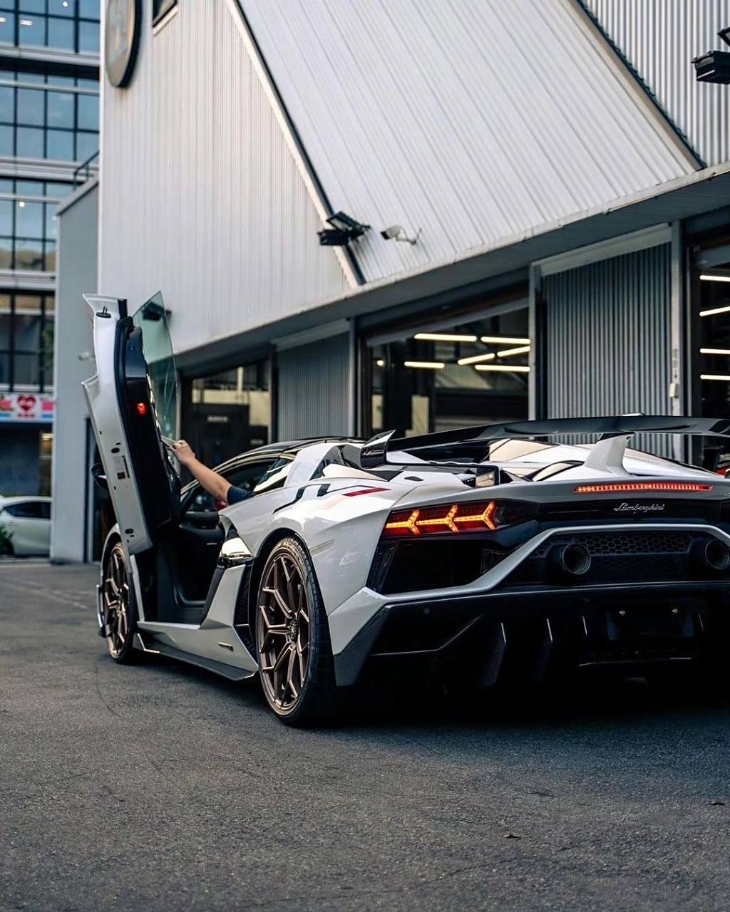兰博基尼aventador svj roadster