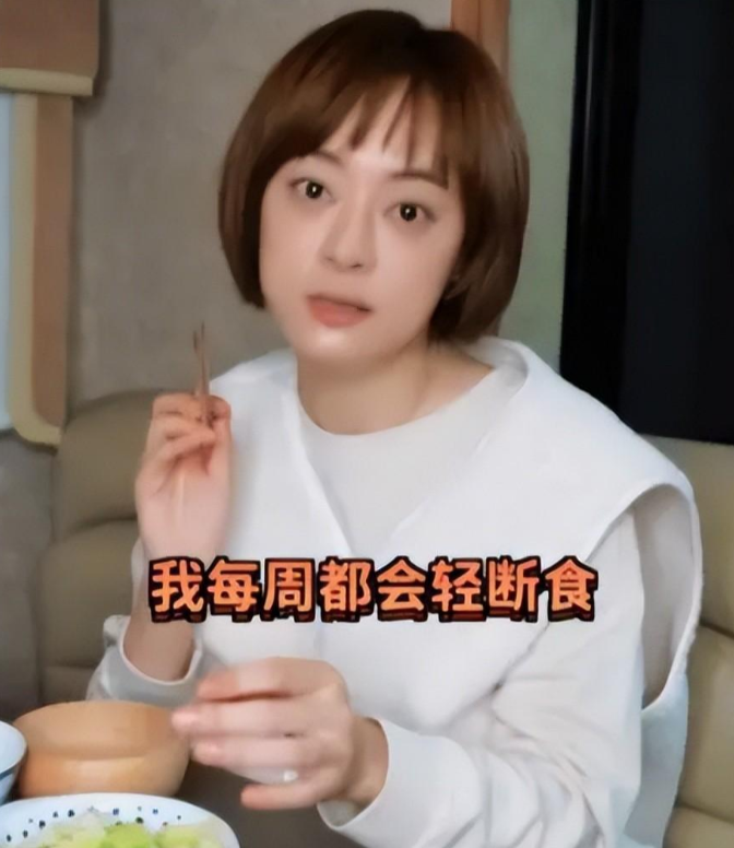 张钧甯"瘦脱相"认不出!身高168体重43公斤,疑过度养生