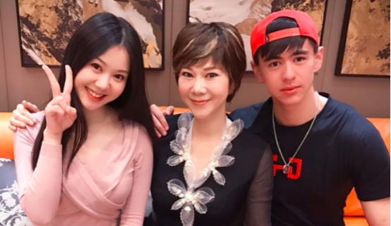 施之皓与被他"抛弃"的2个女人:郭跃时尚美爆棚,前妻风韵犹存
