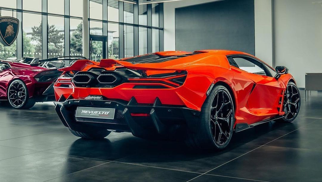 4994万元起售,兰博基尼revuelto,搭配6.5升v12