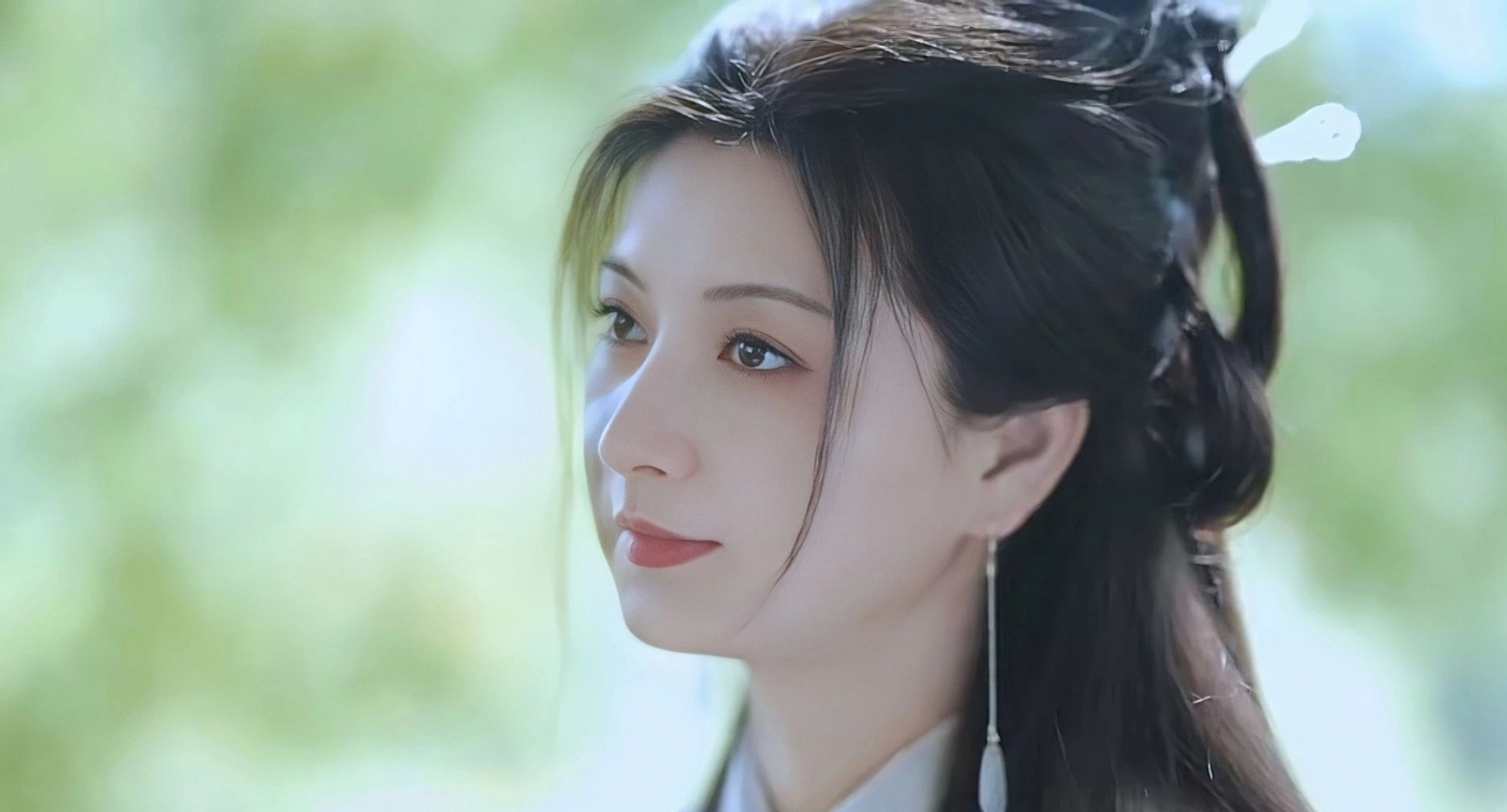 眉姐姐白衣古装,可以媲美当年的李若彤了