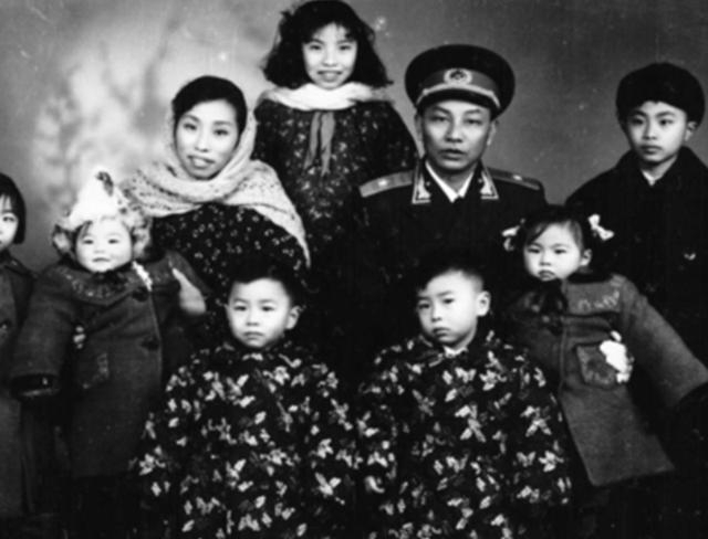 他曾是25军军长,1955年被授少将,俩儿子却一个判死刑一个判死缓
