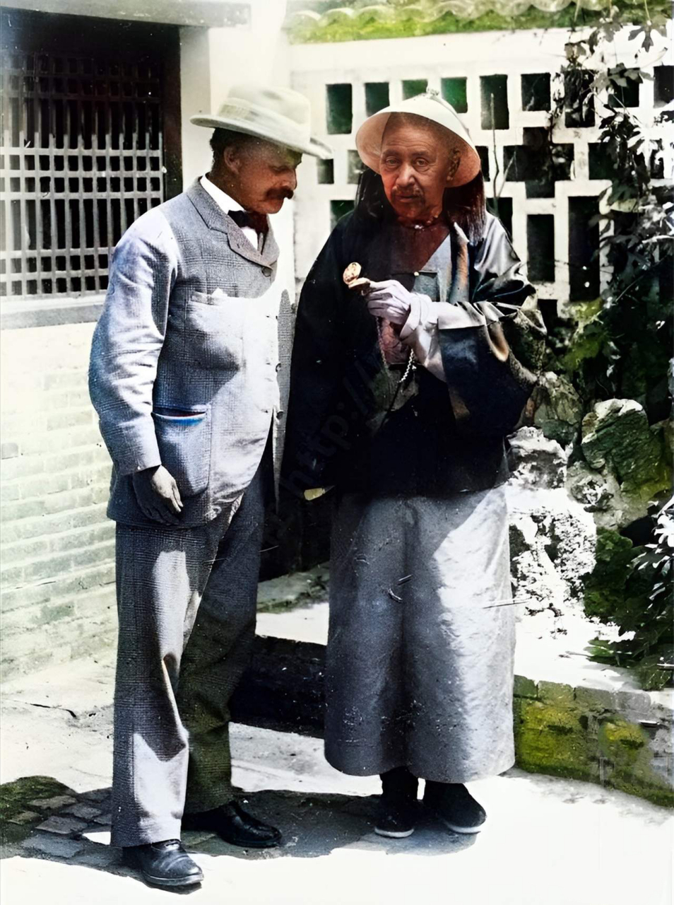 903年,淮军著名将领梅东益向威海卫租借地行政长官骆任廷展示一块金表