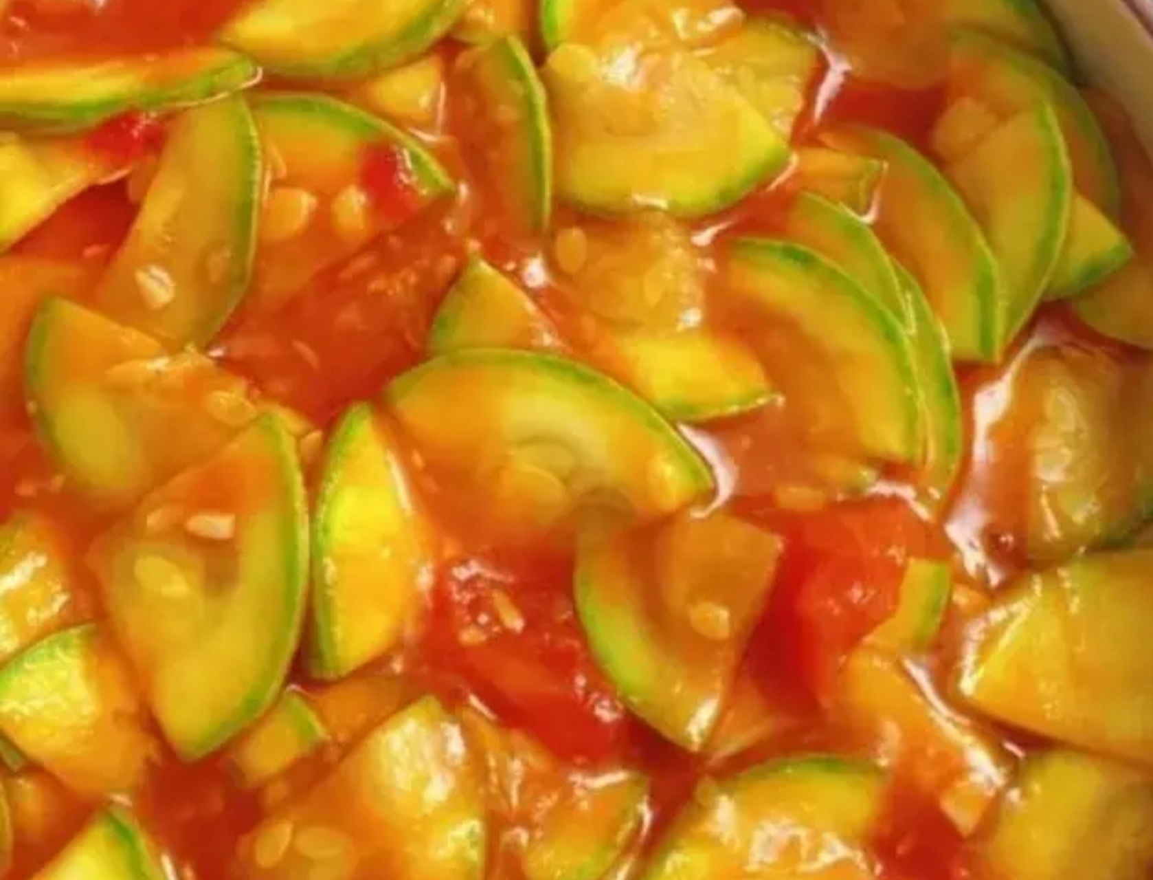 我的美食分享#  西红柿炒西葫芦  食材:西红柿,西葫芦,小米辣,葱 