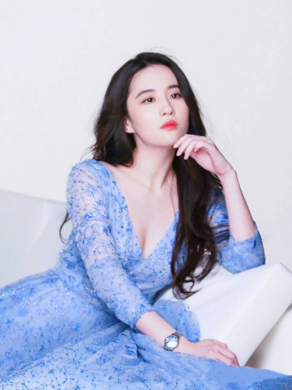 知性美女刘亦菲,蓝色亮片礼服写真91