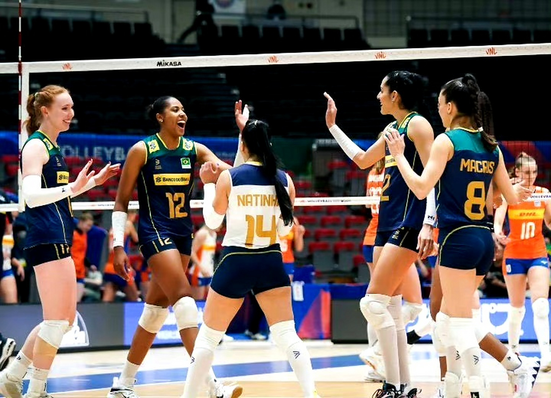 世联赛第二站巴西女排14人名单公布  主攻:加比,克里斯蒂娜,贝格曼,达