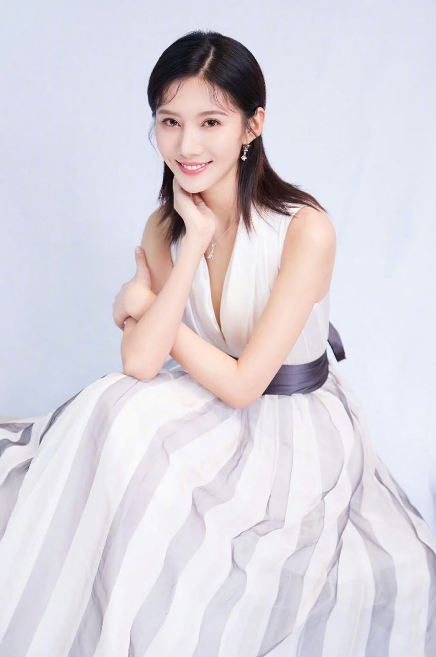 吴优# #明星# #时尚穿搭# 吴优姐姐其实挺可爱的.