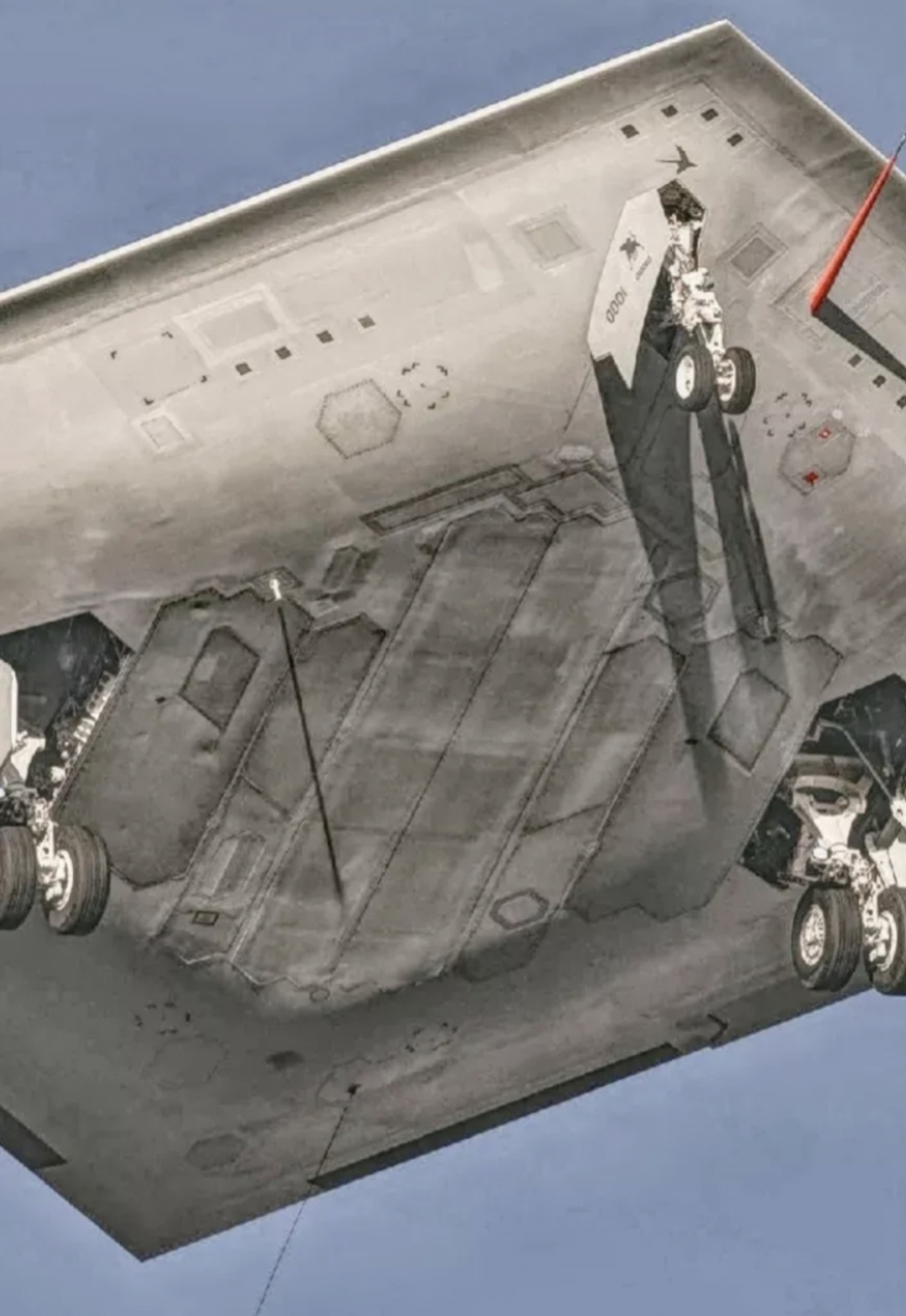 b21是一款由美国研发的先进隐身轰炸机,具有高度的机动性和隐身性能