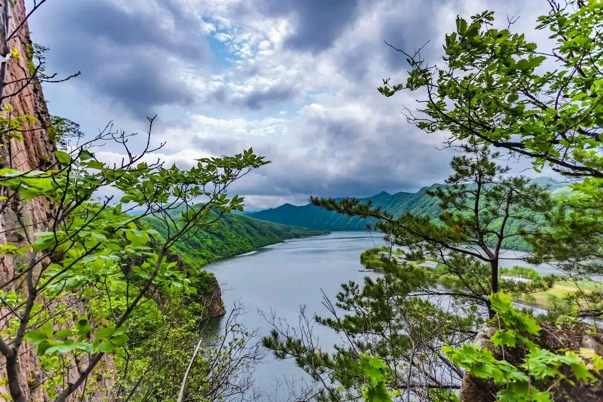 难怪有人说,到萝北不到名山,就是没有真正地来过萝北,到名山不上名山
