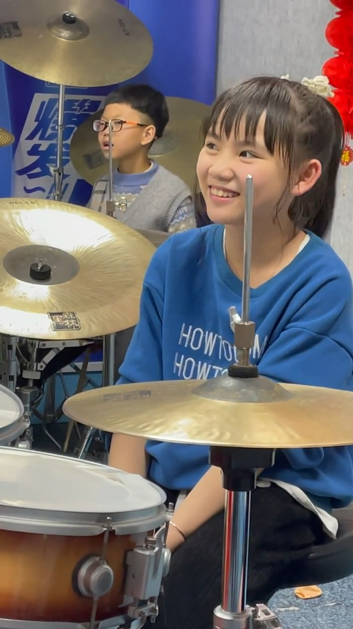 妞妞架子鼓表演歌曲,看了视频心情也变好了!-度小视