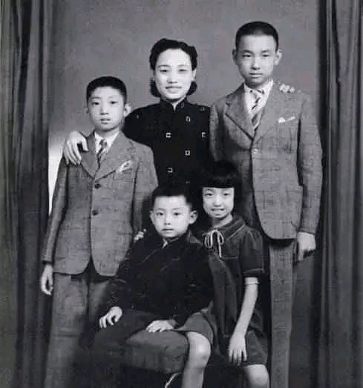 梅兰芳的二太太福芝芳非常能生孩子,十四年中,她先后生了九个孩子,五