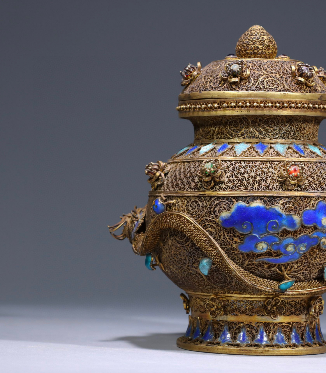 清代 纯银鎏金景泰蓝龙纹将军罐 规格:高17厘米,宽13厘米,重519.8克