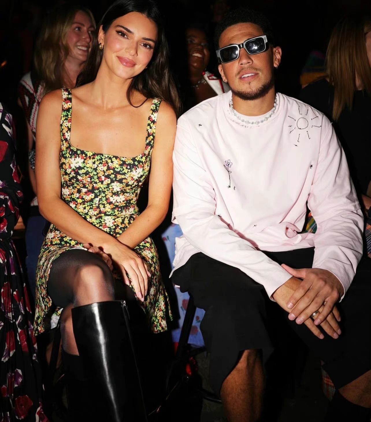 肯豆布克参加活动秀恩爱这波狗粮很甜