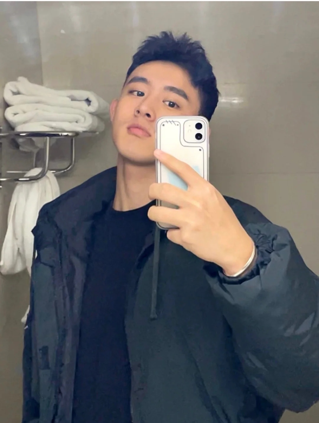 爱卖萌的鲜肉直男帅哥,很可爱的大男孩哦