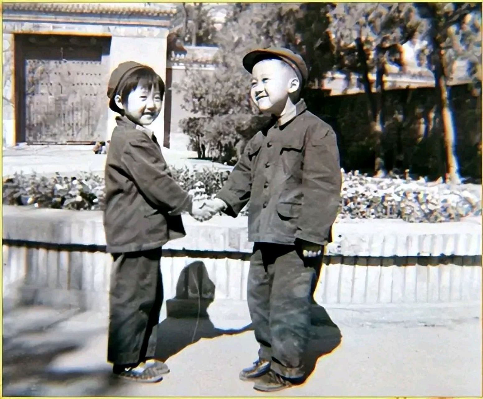 我若说照片中的小男孩是小时候的方清平你信吗?[捂脸][捂脸][捂脸]