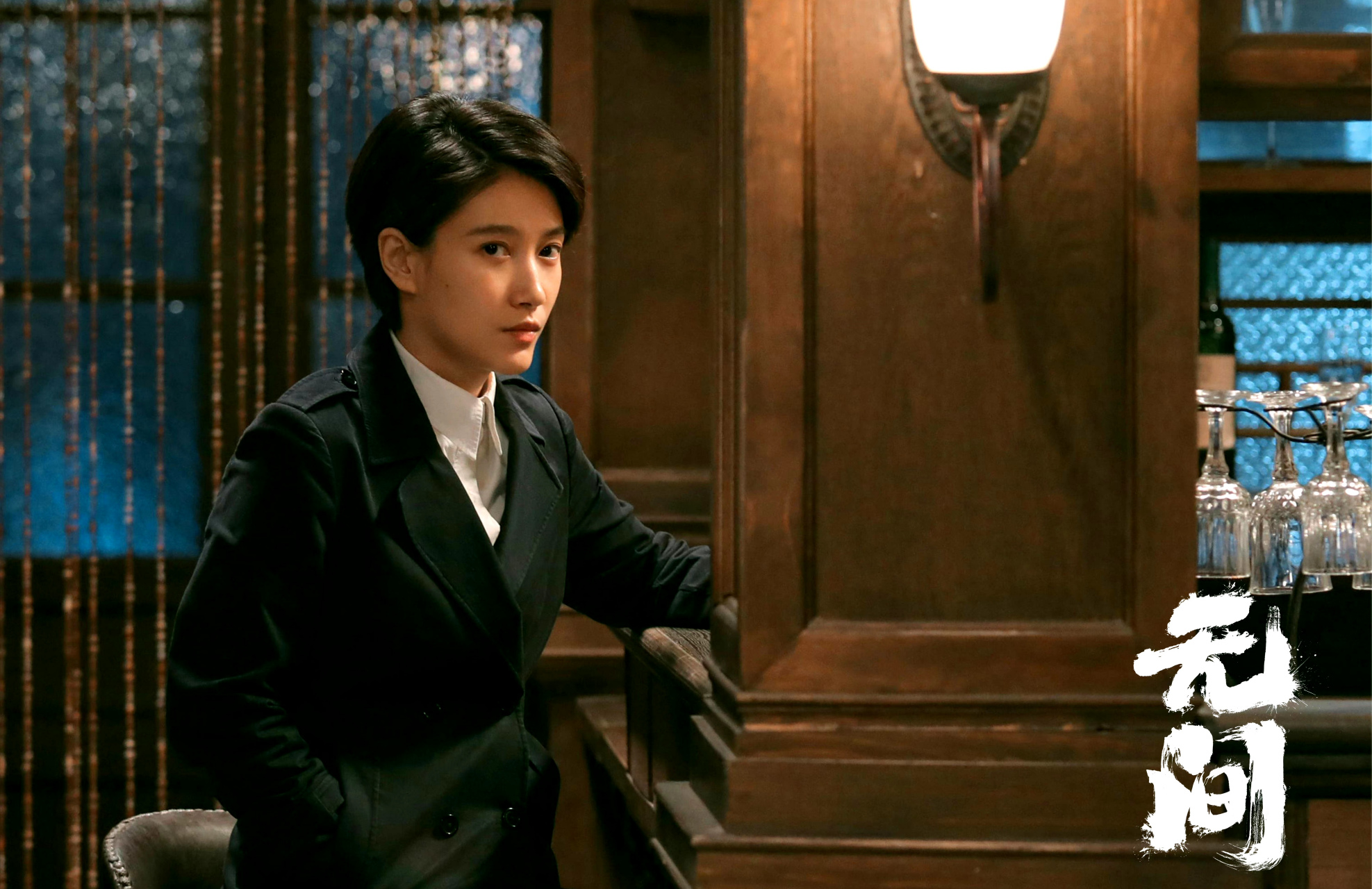 那个勇敢果断,冷静理智,深情专一的蓝冰,为了保护美国会谈代表,牺牲在