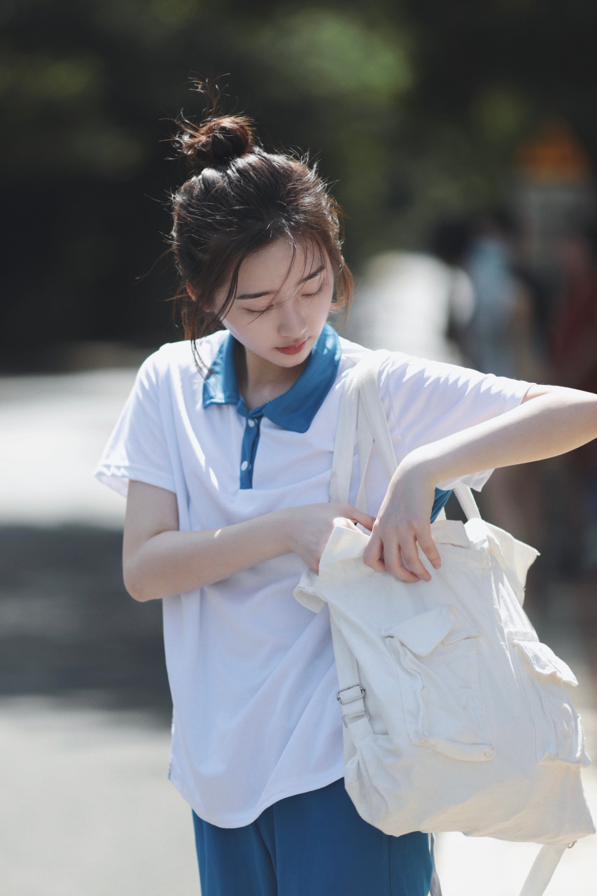 邓恩熙#   #娱乐最前沿#  邓恩熙【校服写真】[照相机]