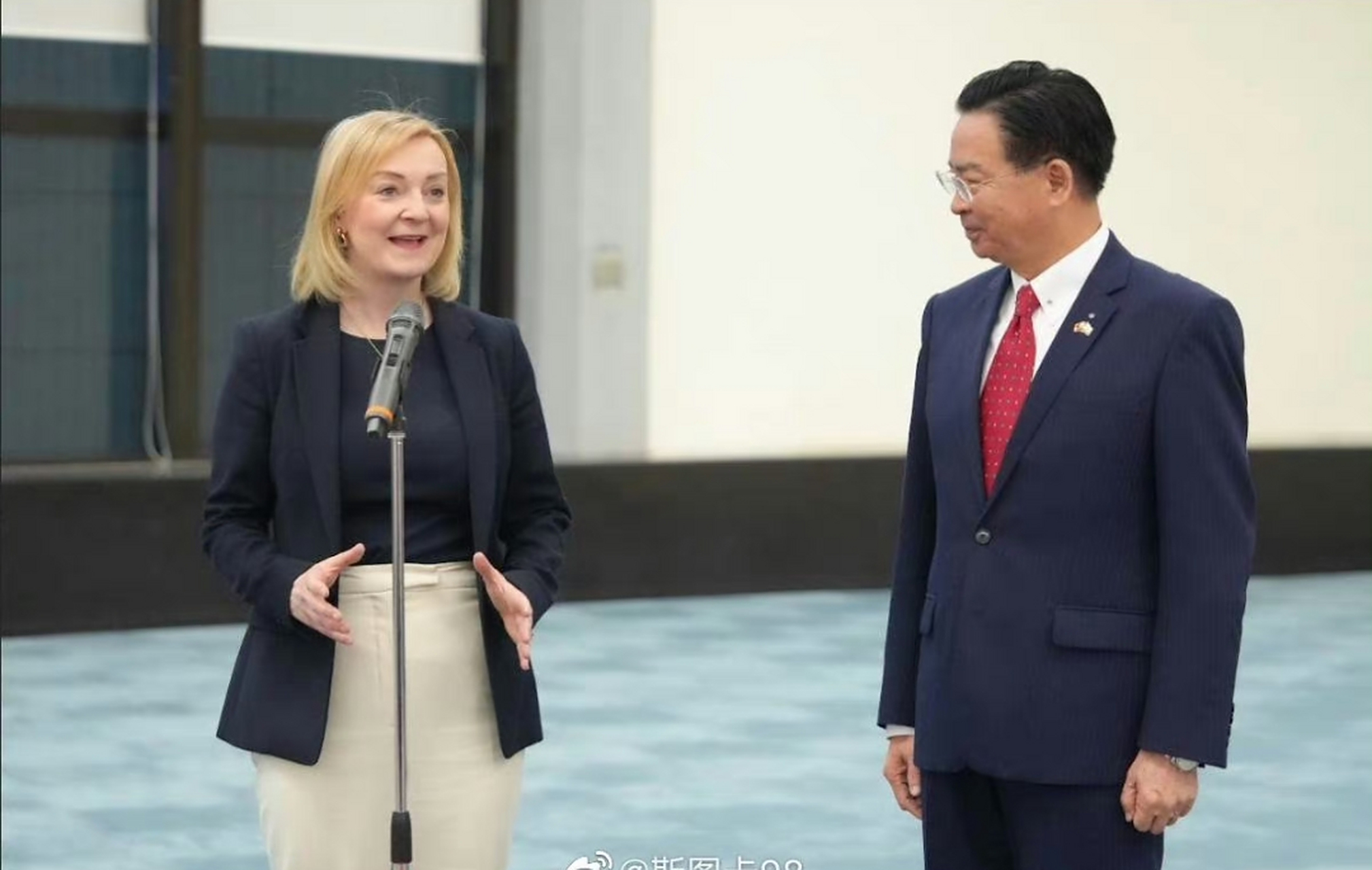 英国前首相特拉斯今晚间抵达台北,对台湾进行5天的窜访!