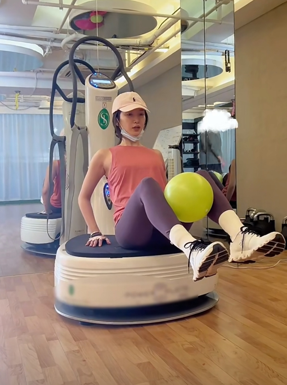 江疏影分享健身日常,她那么瘦却还坚持去塑形,马上年底要参加各种红毯