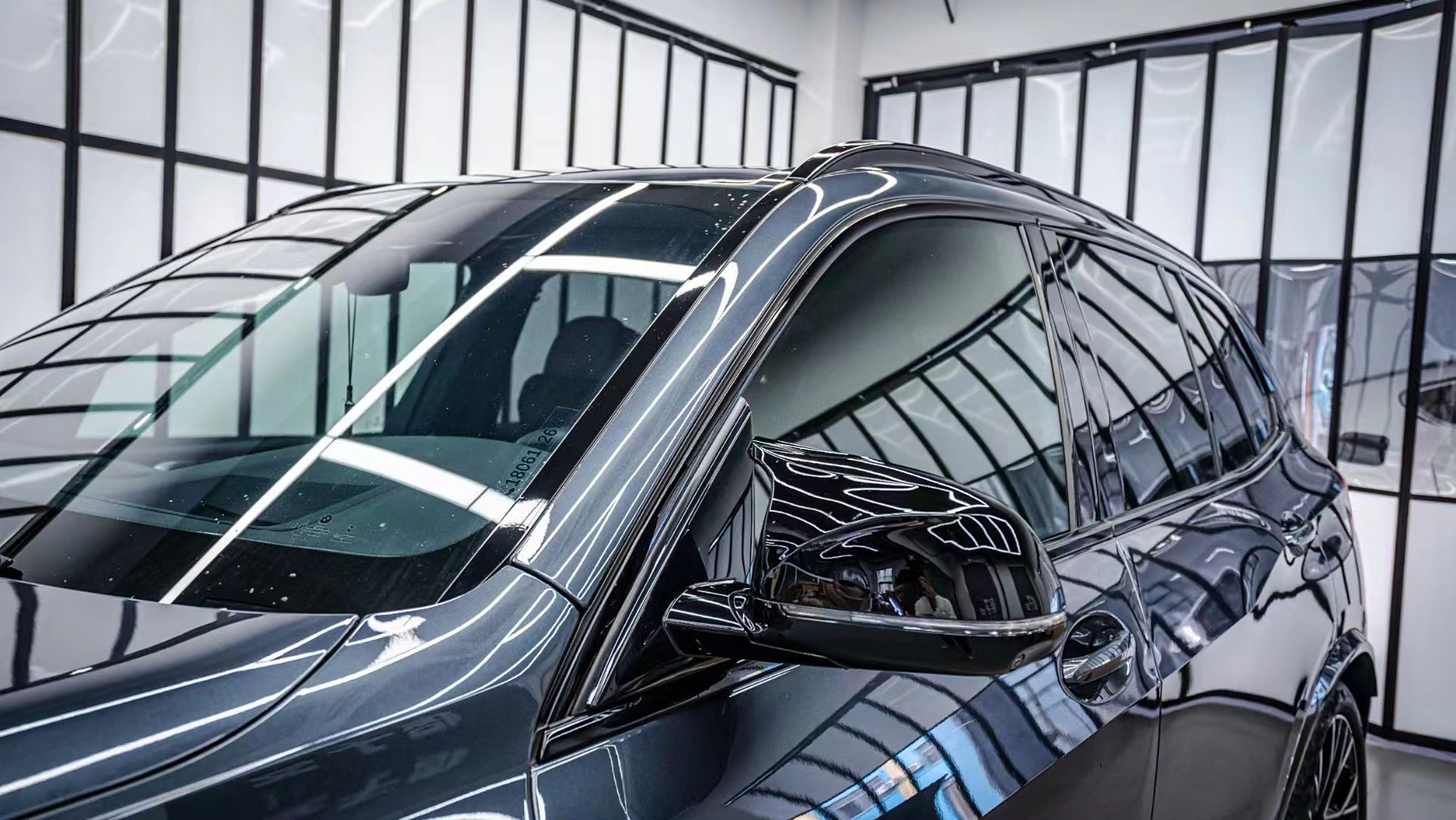 宝马x5极地灰案例 67升级x5m 67谢谢x5兄弟信任 特意从南京拖车到