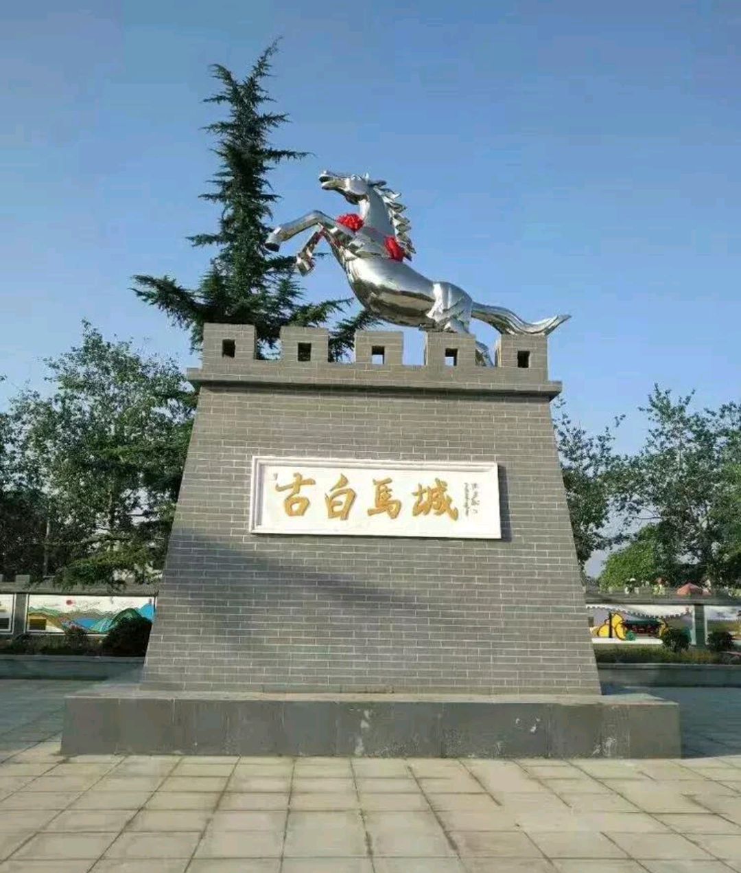 临汾除了叫"卧牛城"之外,还有个很美妙的名字"白马城"