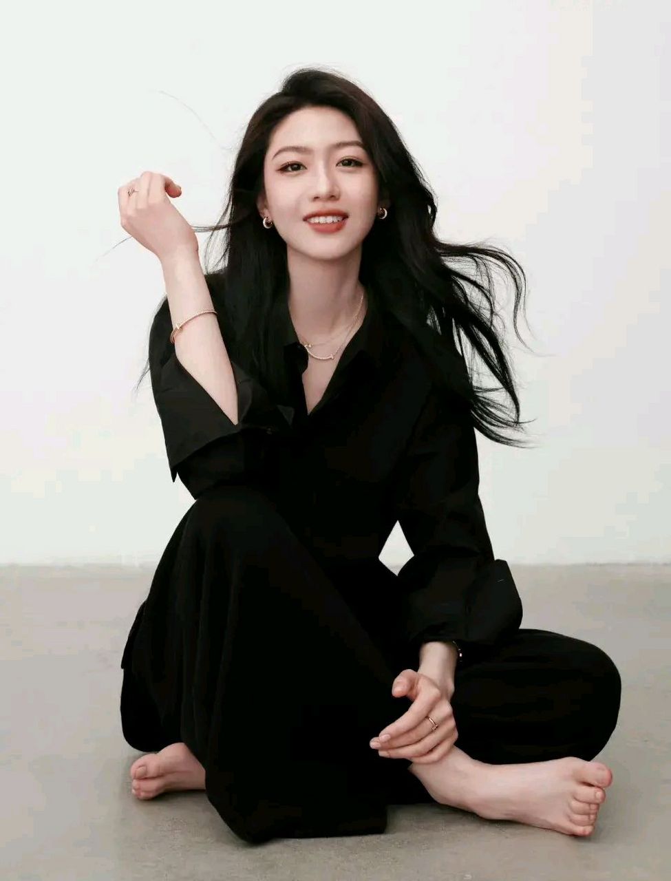 向涵之的笑容真甜,看到她心情都变好啦.