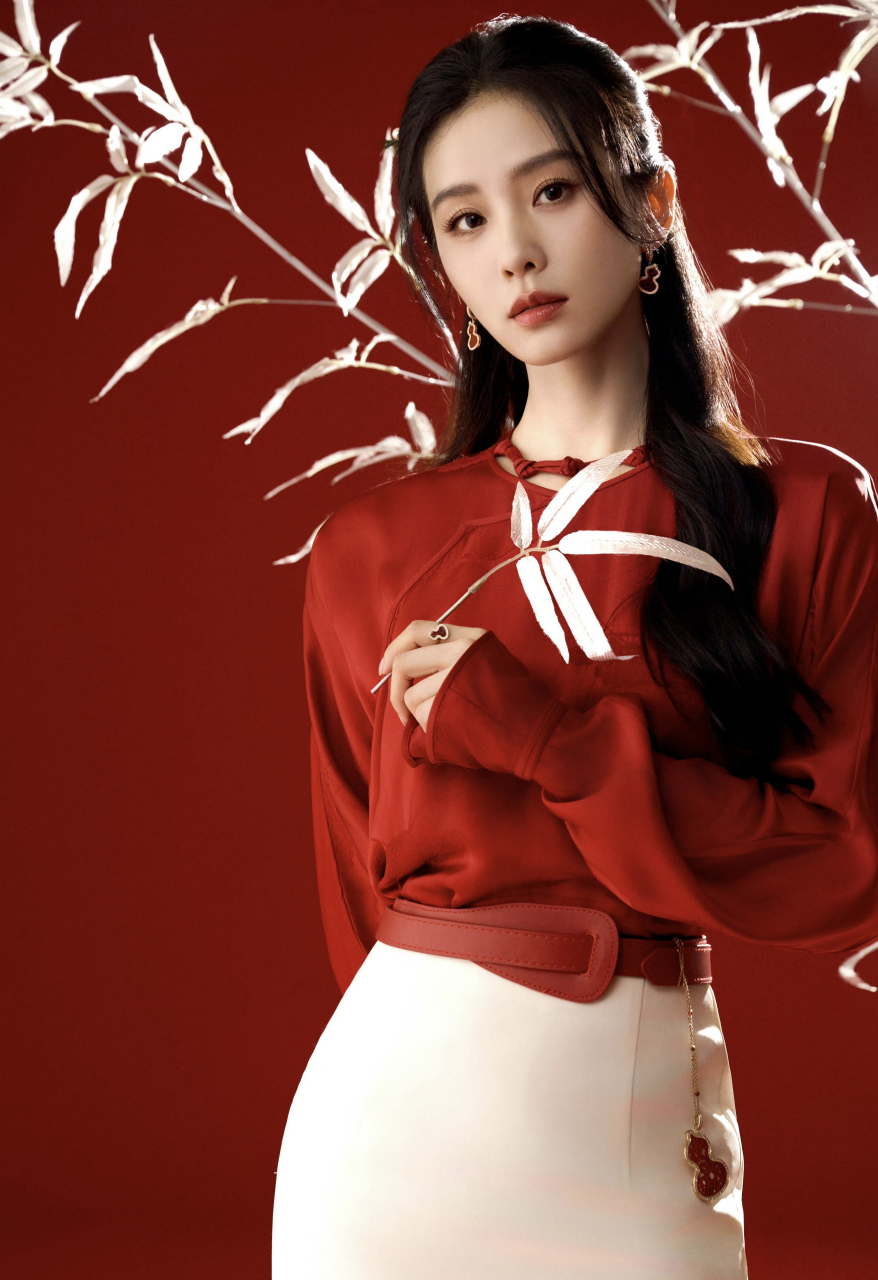 美女# 刘诗诗红色新中式穿法,人美穿什么都好看啊.