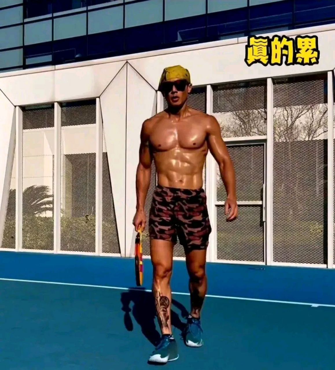 吴尊胸肌嘎嘎的!