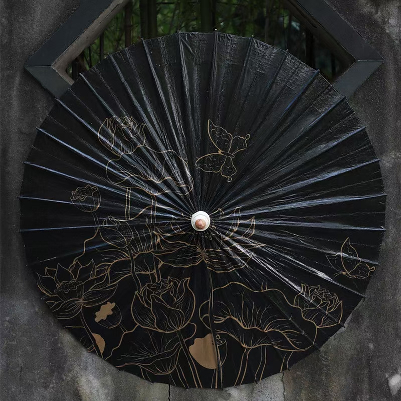 奇人匠心 黑色金莲·油纸伞 黑色伞面金色荷花,撑起来又a有飒!