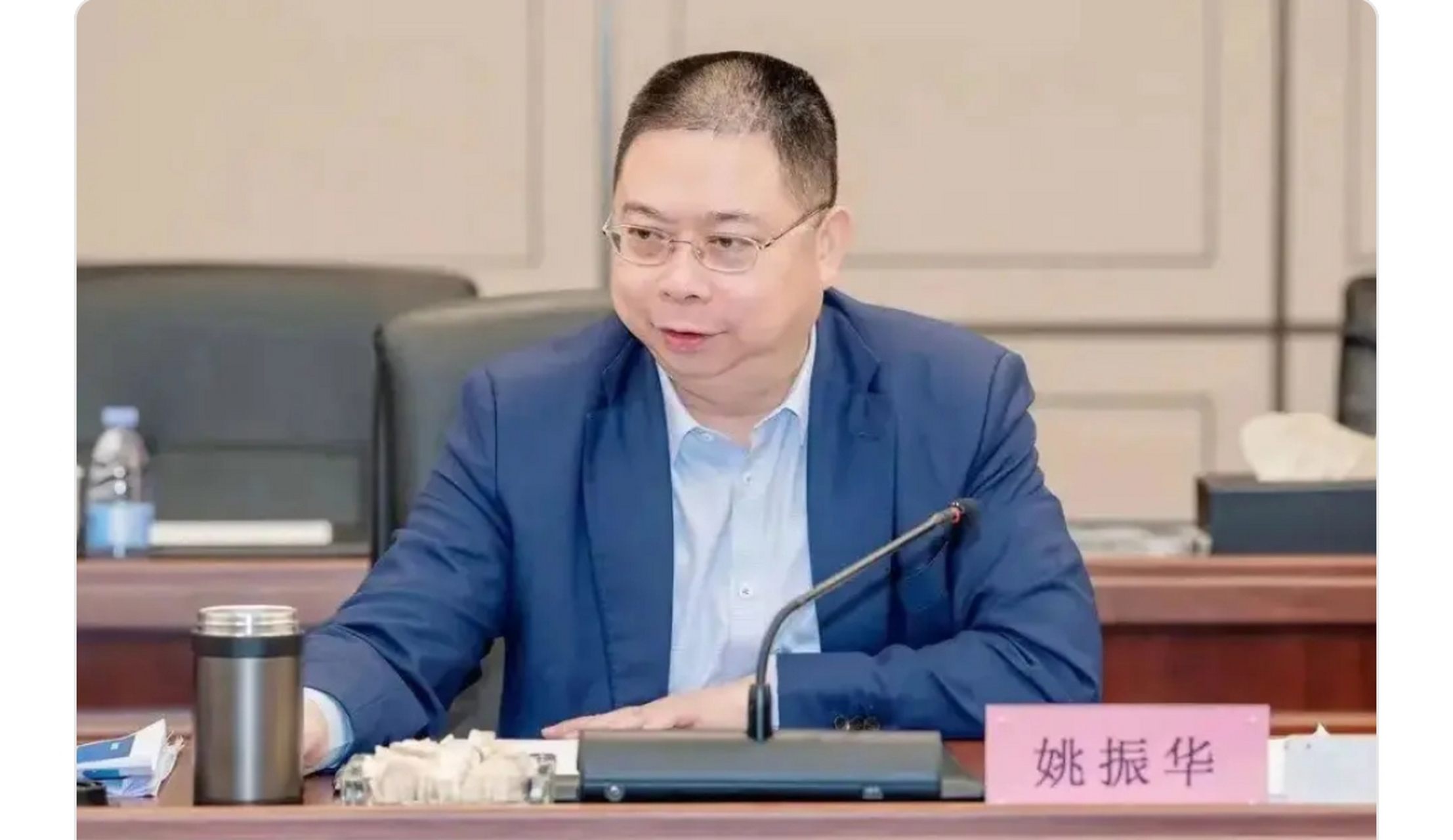 在网络上发酵的宝能集团董事长姚振华"将被拘留"一事,到昨天晚上终于