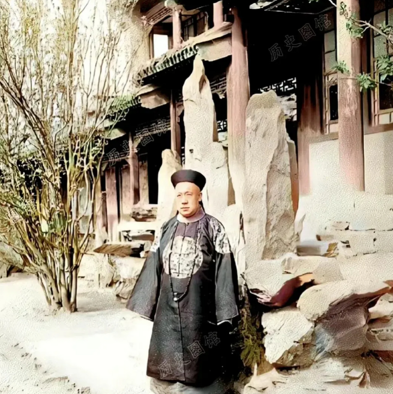 善耆,生于1866年,21岁被封为二等镇国将军,33岁时袭肃亲王爵,一生娶了