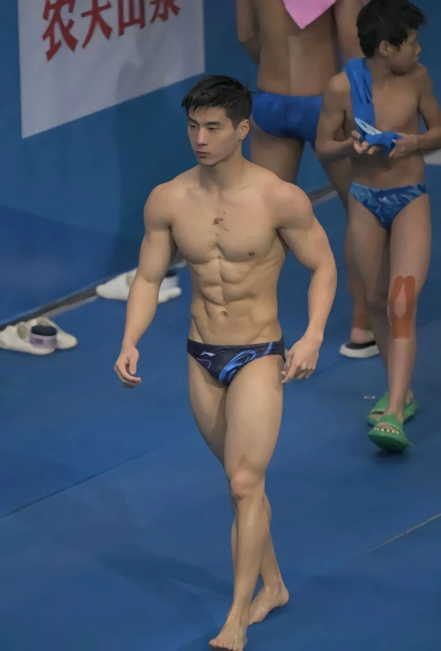 陕西双胞胎跳水帅哥姚泽霖最新图,完全不输陈艾森#大运会观赛团